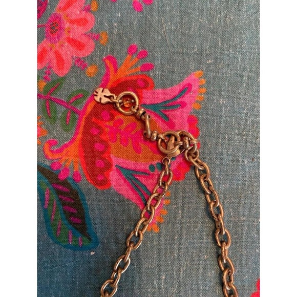 Gorgeous Leaf Necklace - Picture 4 of 6